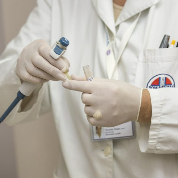 Surveillance après traitement du cancer du sein: ni trop, ni trop peu
