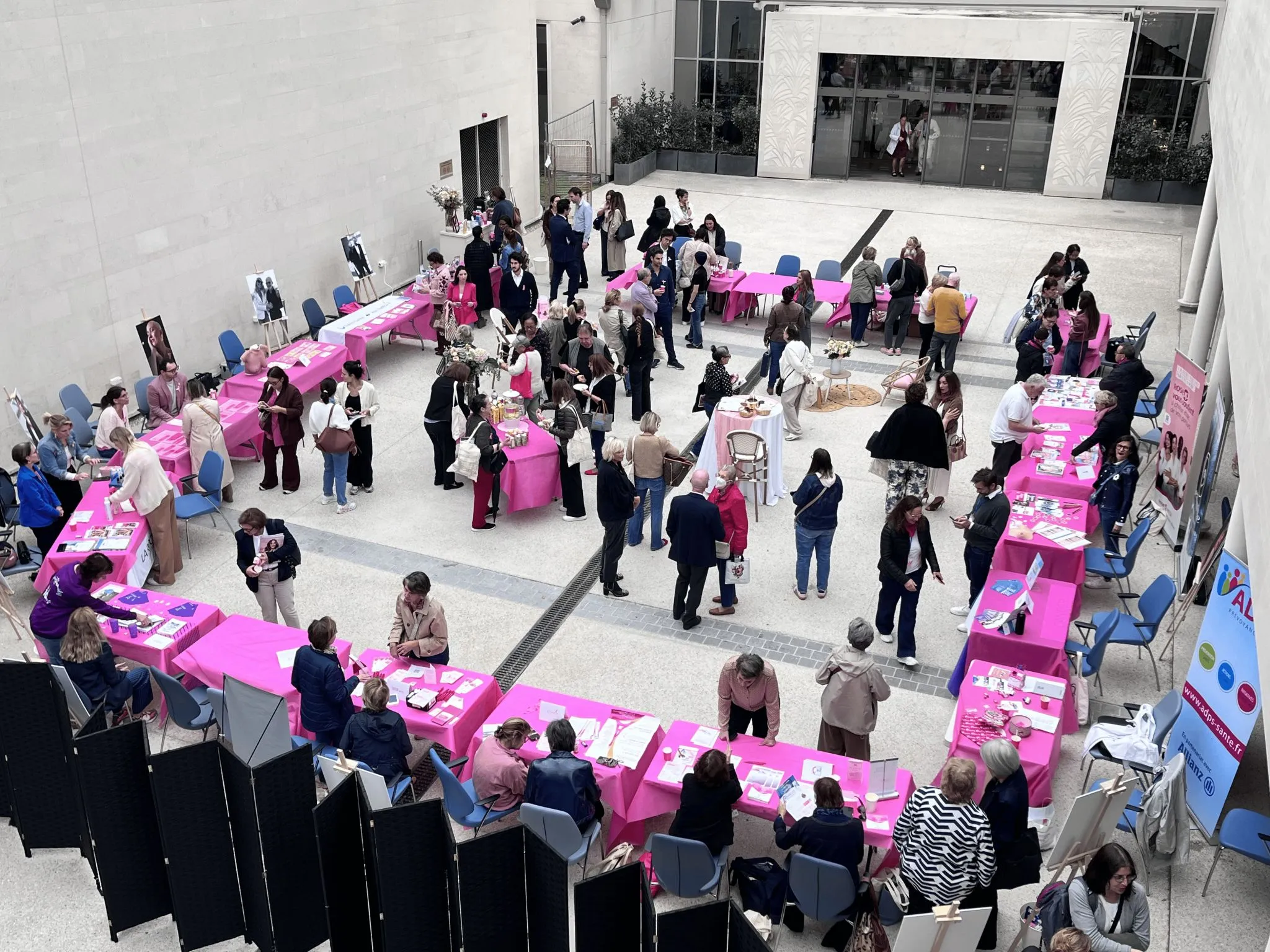 Patientes réunies lors de la journée Octobre Rose 2026 du Groupe hospitalier privé Ambroise Paré Hartmann